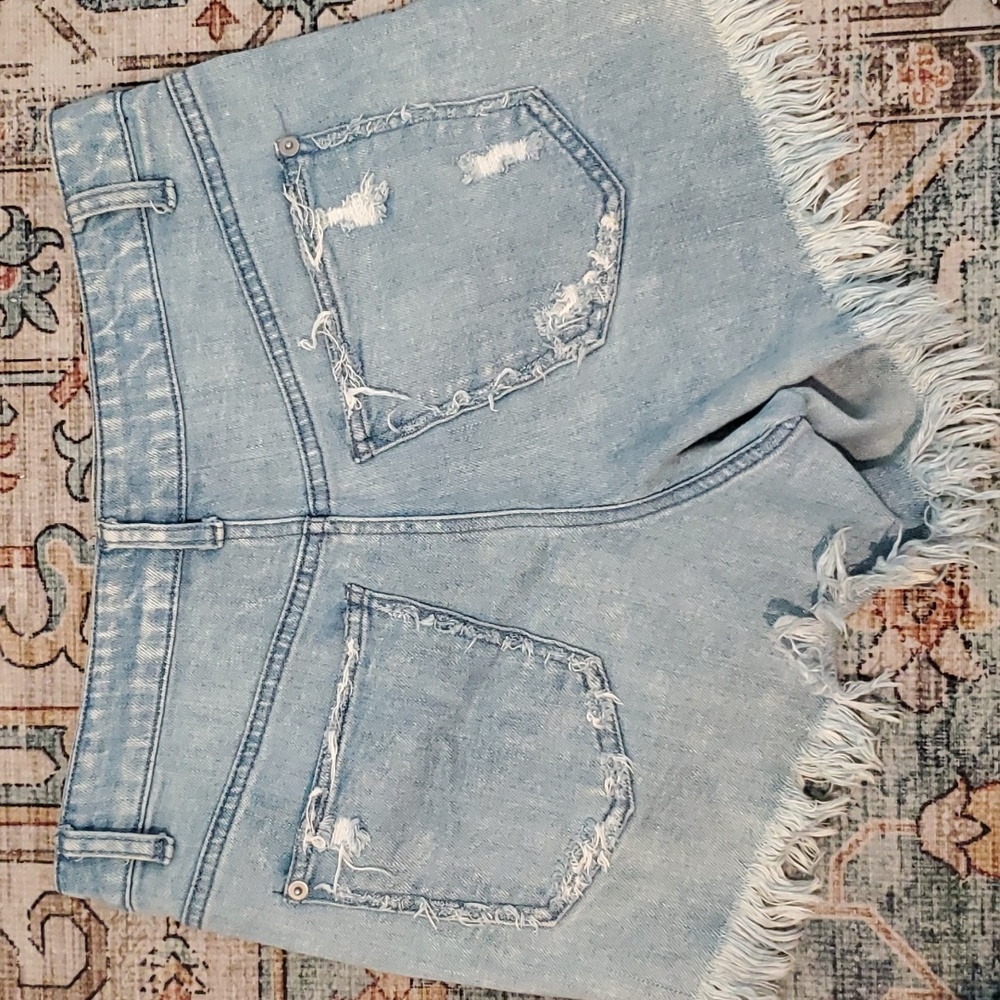FOREVER 21 DENIM FRAY SHORTS - Picture 4 of 7